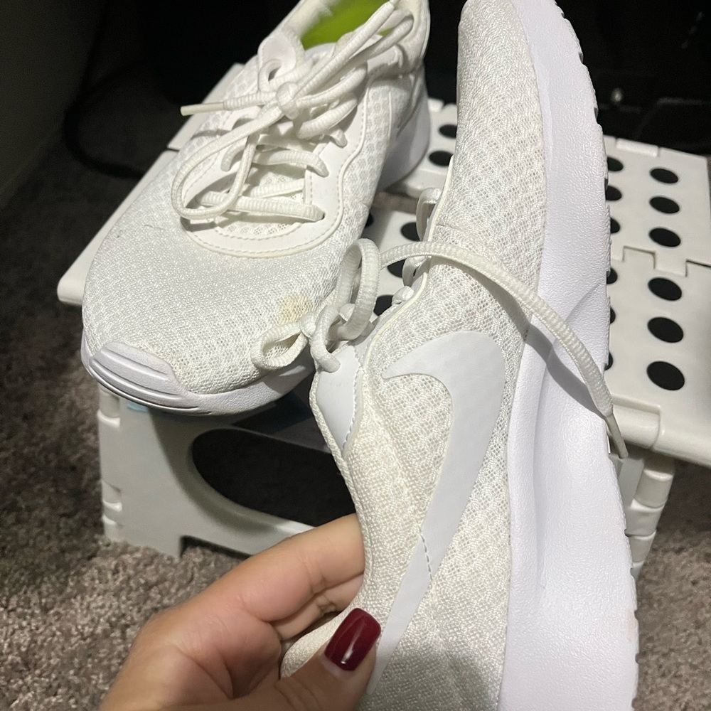 Nike Women's White Mesh Sneakers - Picture 8 of 8